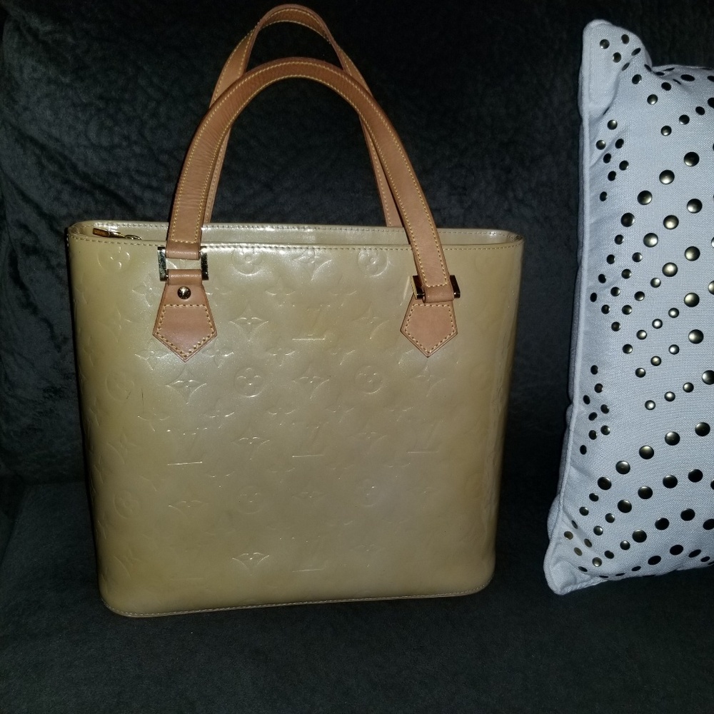 Louis Vuitton Houston Beige Patent Leather Handbag